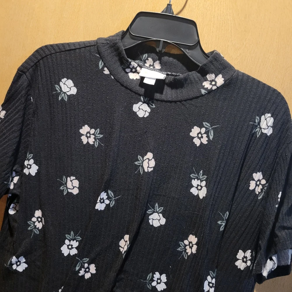 LulaRoe Ruth Top - Picture 3 of 4